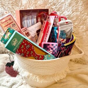 Fringed basket with Beauty Essentials nwt